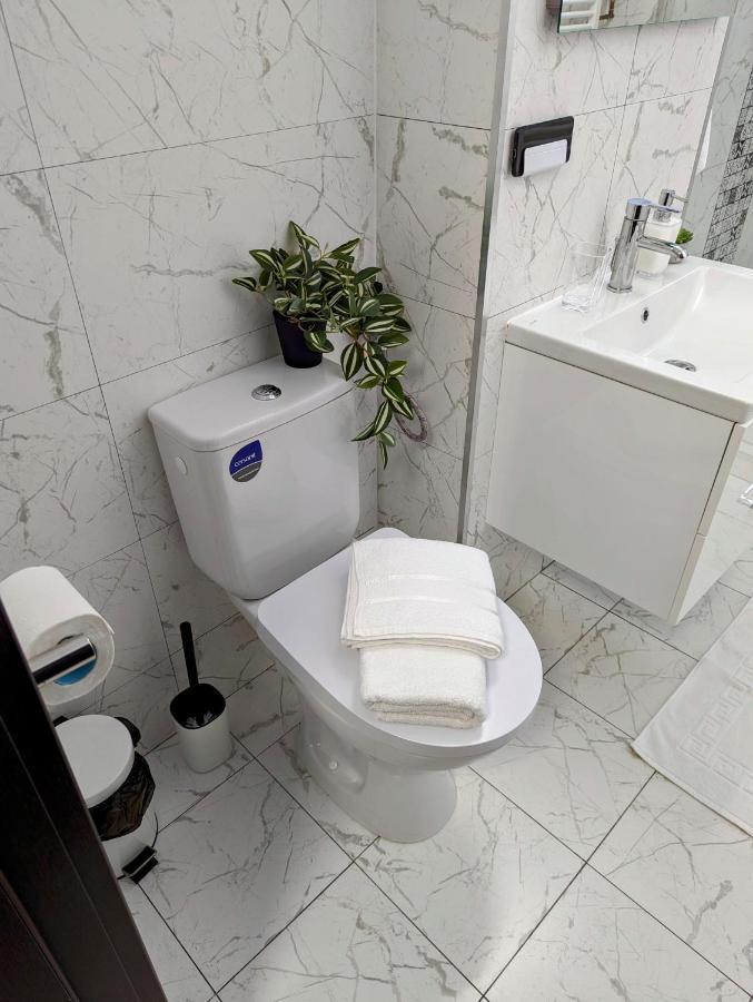 Sebastian Studio Apartment Bucharest Exterior photo